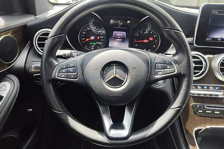 Used Mercedes-Benz GLC 2019 GLC 260 L 4MATIC Dynamic Model Steering Wheel