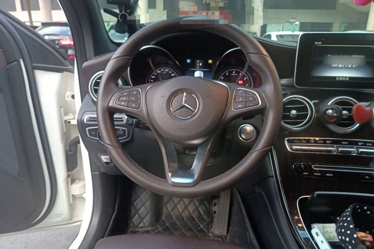 Used Mercedes-Benz GLC 2019 GLC 260 L 4MATIC Dynamic Model Steering Wheel