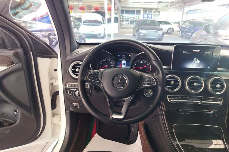 Used Mercedes-Benz GLC 2019 GLC 260 L 4MATIC Luxury Model Steering Wheel