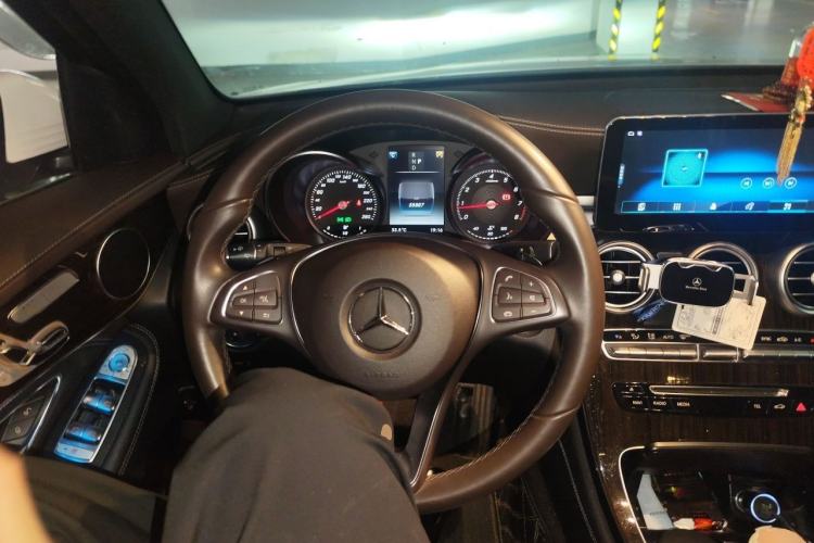 Used Mercedes-Benz GLC 2019 GLC 260 L 4MATIC Luxury Model Steering Wheel