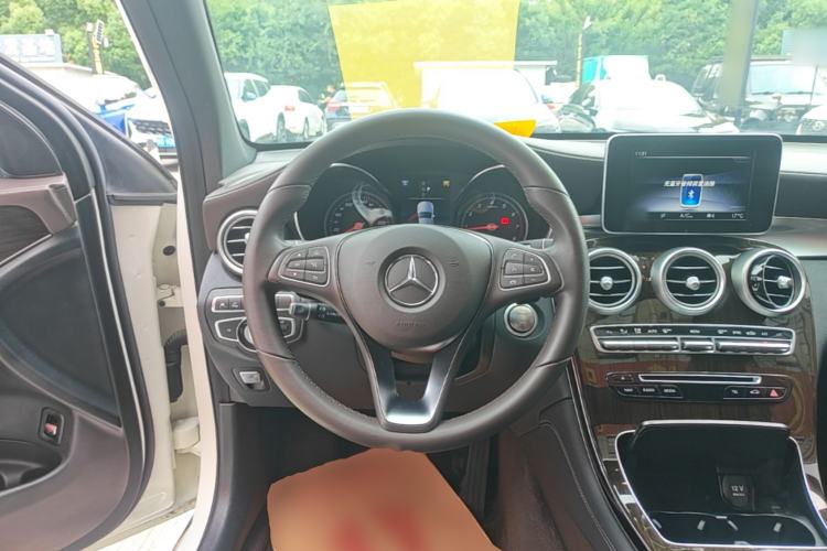 Used Mercedes-Benz GLC 2019 Facelift GLC 260 L 4MATIC Luxury Model Steering Wheel