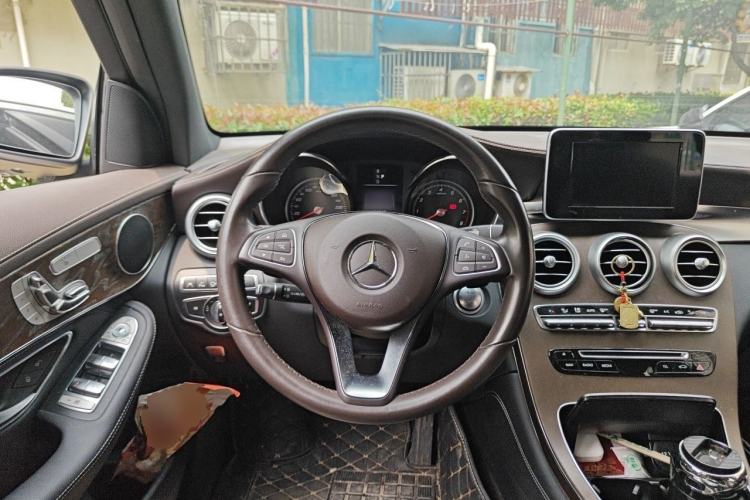 Used Mercedes-Benz GLC 2019 GLC 300 L 4MATIC Dynamic Model Steering Wheel
