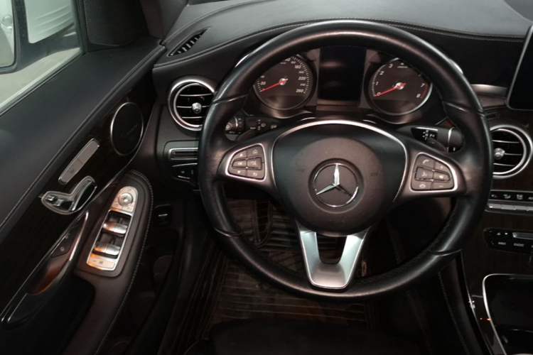 Used Mercedes-Benz GLC 2019 GLC 260 L 4MATIC Dynamic Model Steering Wheel