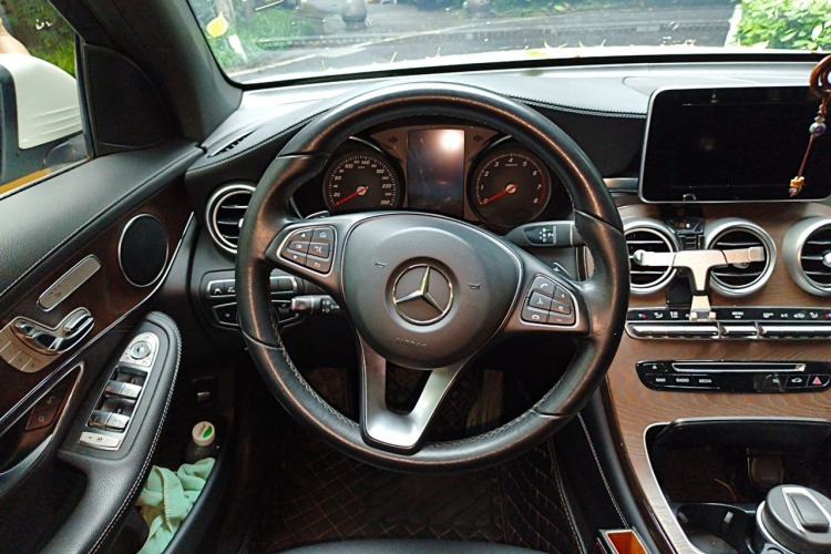 Used Mercedes-Benz GLC 2019 GLC 300 L 4MATIC Dynamic Model Steering Wheel