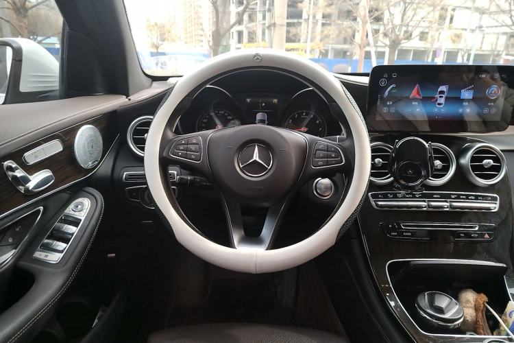 Used Mercedes-Benz GLC 2019 GLC 260 L 4MATIC Dynamic Model Steering Wheel