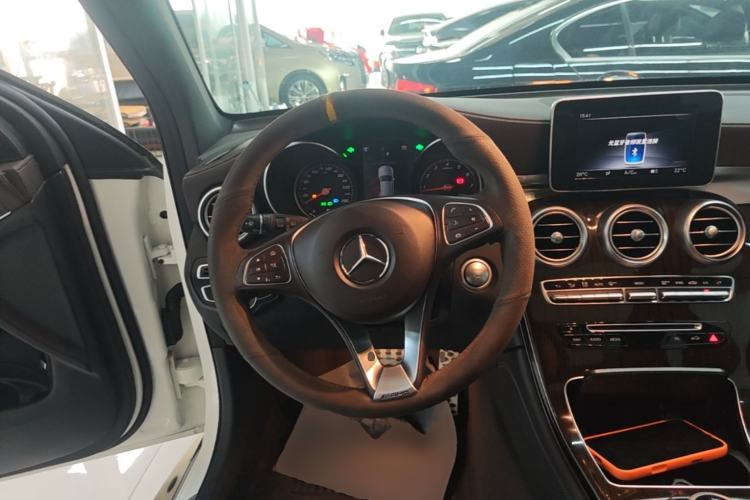 Used Mercedes-Benz GLC 2019 GLC 260 L 4MATIC Dynamic Model Steering Wheel