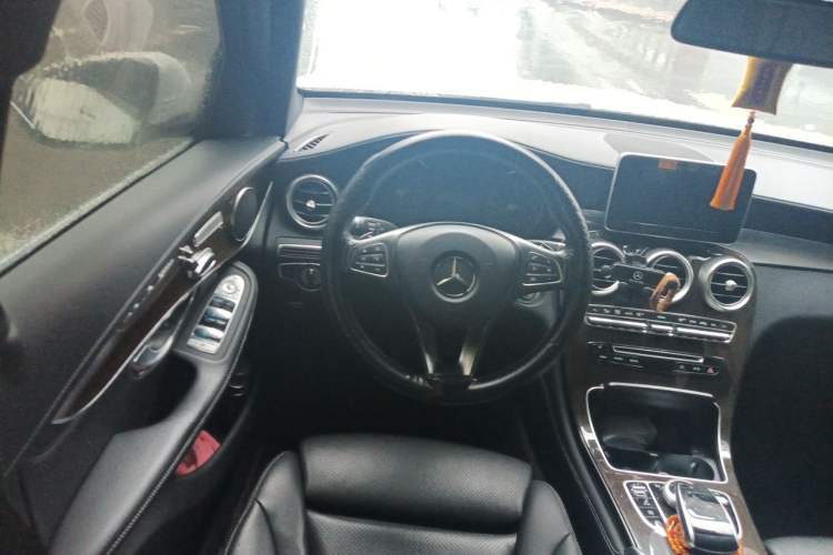 Used Mercedes-Benz GLC 2019 GLC 260 L 4MATIC Dynamic Model Steering Wheel