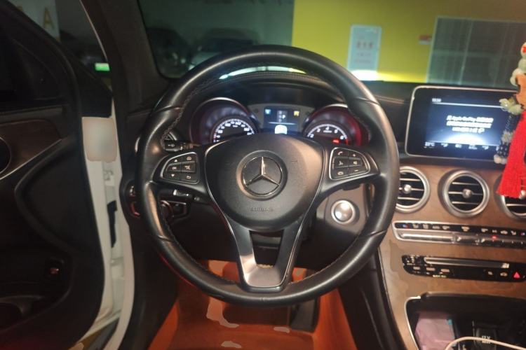 Used Mercedes-Benz GLC 2019 GLC 300 L 4MATIC Dynamic Model Steering Wheel