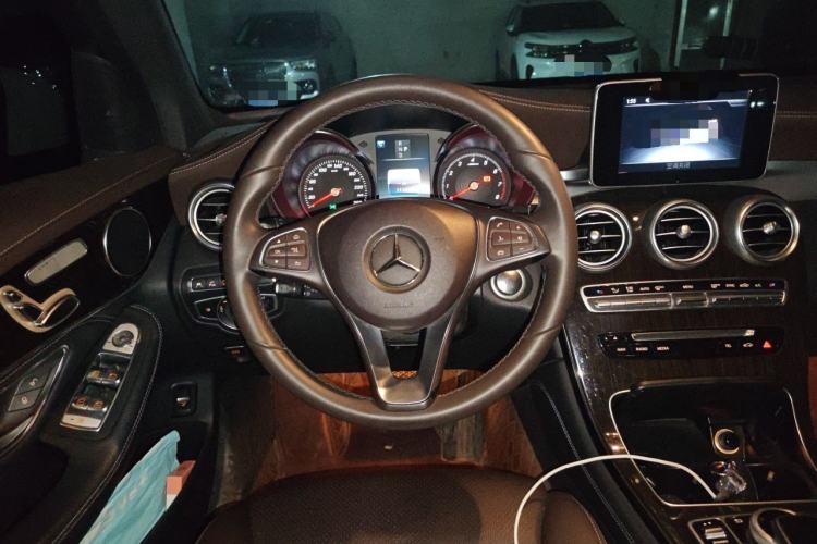 Used Mercedes-Benz GLC 2019 GLC 260 4MATIC Luxury Model Steering Wheel