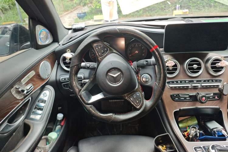 Used Mercedes-Benz GLC 2019 GLC 300 L 4MATIC Dynamic Model Steering Wheel