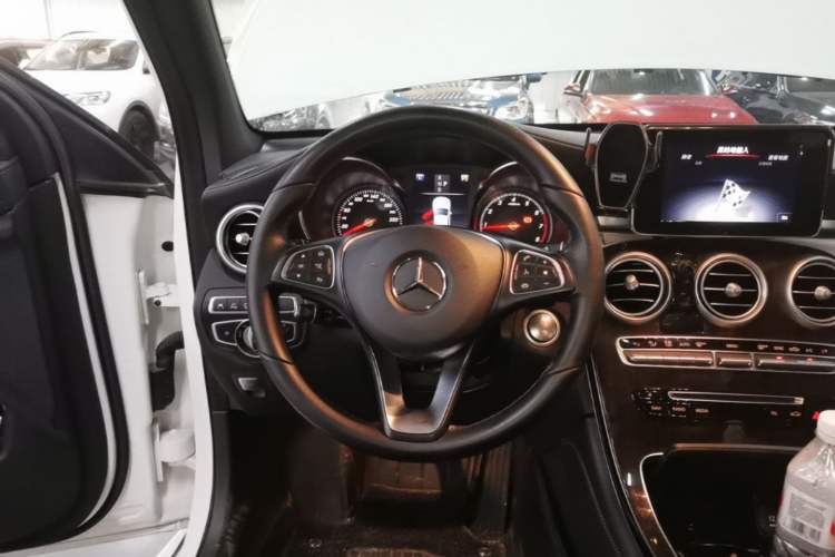 Used Mercedes-Benz GLC 2019 GLC 260 L 4MATIC Luxury Model Steering Wheel