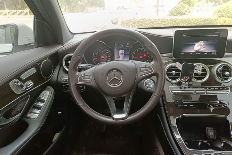 Used Mercedes-Benz GLC 2019 Facelift GLC 260 L 4MATIC Luxury Model Steering Wheel
