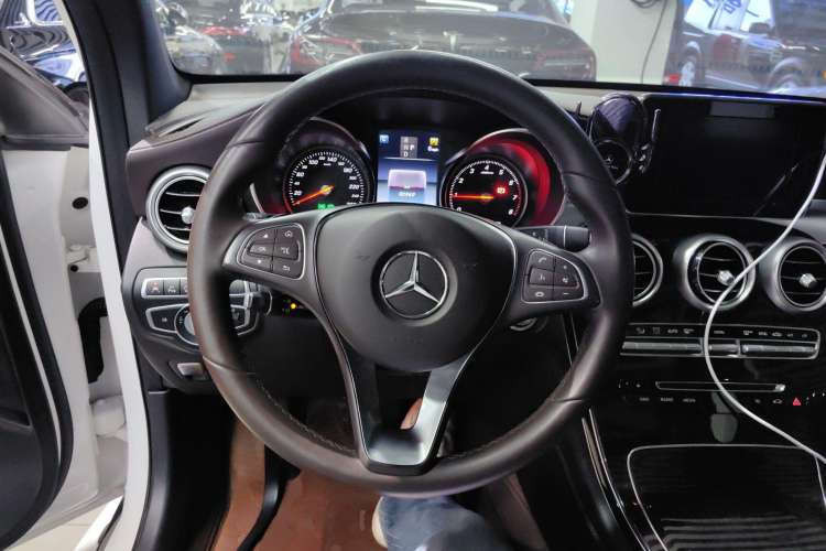 Used Mercedes-Benz GLC 2019 Facelift GLC 260 L 4MATIC Luxury Model Steering Wheel