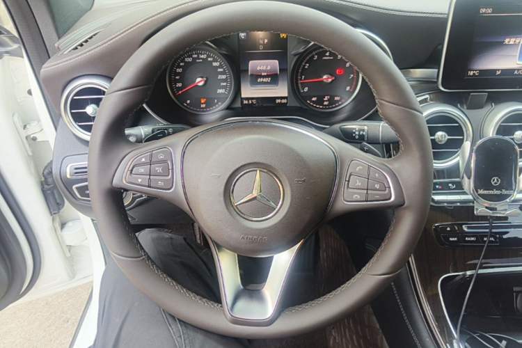 Used Mercedes-Benz GLC 2019 GLC 260 L 4MATIC Dynamic Model Steering Wheel