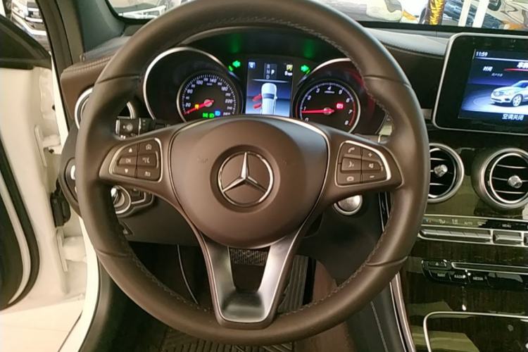 Used Mercedes-Benz GLC 2019 GLC 260 L 4MATIC Dynamic Model Steering Wheel