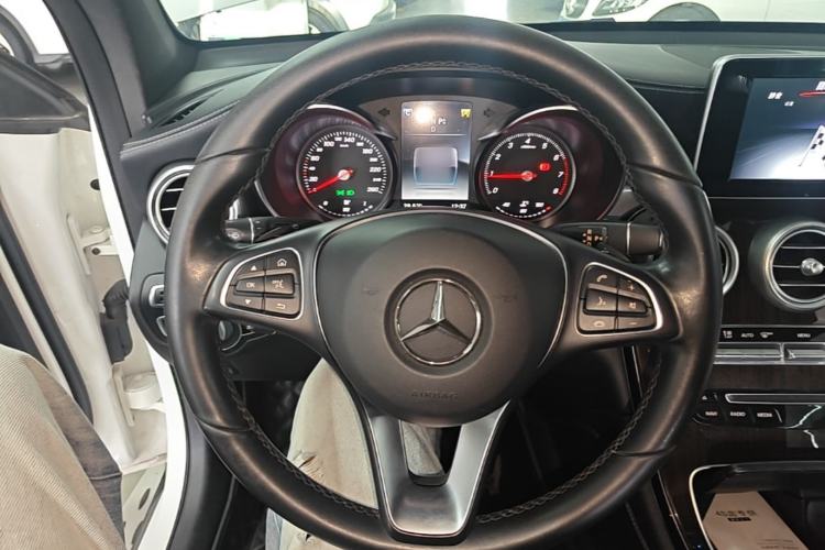 Used Mercedes-Benz GLC 2019 GLC 260 L 4MATIC Dynamic Model Steering Wheel