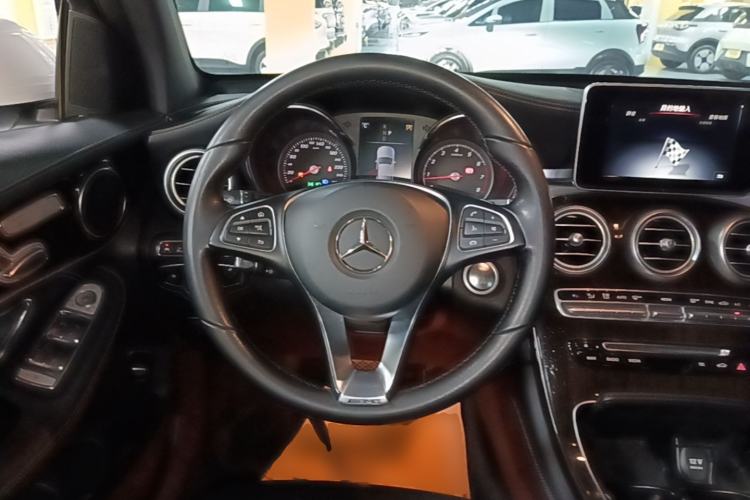 Used Mercedes-Benz GLC 2019 GLC 260 4MATIC Luxury Model Steering Wheel