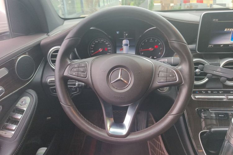 Used Mercedes-Benz GLC 2019 GLC 260 L 4MATIC Luxury Model Steering Wheel