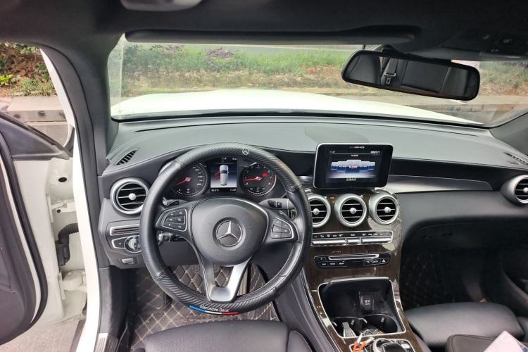Used Mercedes-Benz GLC 2019 GLC 260 L 4MATIC Dynamic Model Steering Wheel