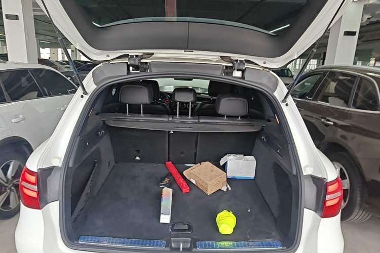 Used Mercedes-Benz GLC 2019 GLC 260 L 4MATIC Dynamic Model Trunk