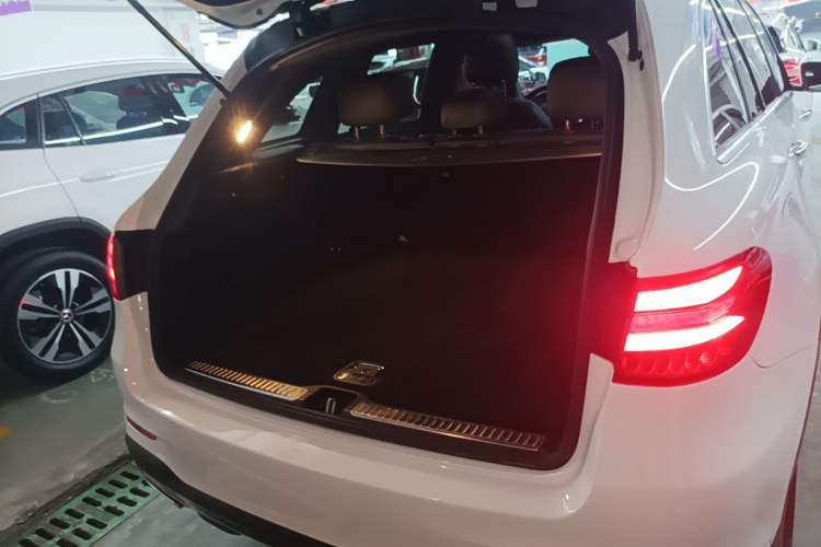 Used Mercedes-Benz GLC 2019 GLC 300 L 4MATIC Dynamic Model Trunk