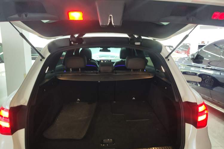 Used Mercedes-Benz GLC 2019 GLC 260 L 4MATIC Dynamic Model Trunk