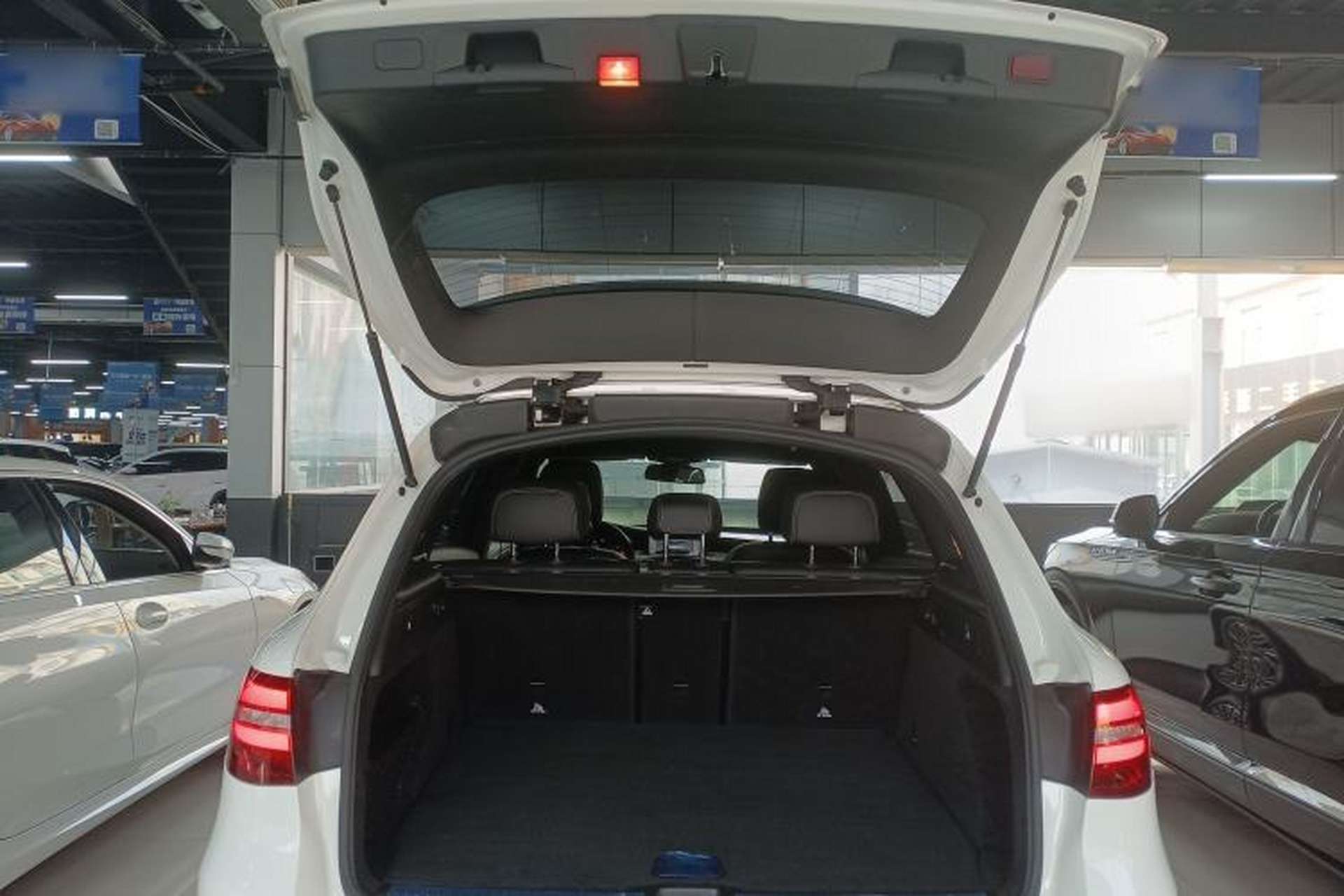 Used Mercedes-Benz GLC 2019 GLC 200 L 4MATIC Trunk