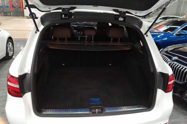Used Mercedes-Benz GLC 2019 Facelift GLC 260 L 4MATIC Luxury Model Trunk