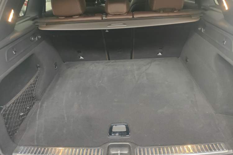 Used Mercedes-Benz GLC 2019 GLC 260 L 4MATIC Dynamic Model Trunk