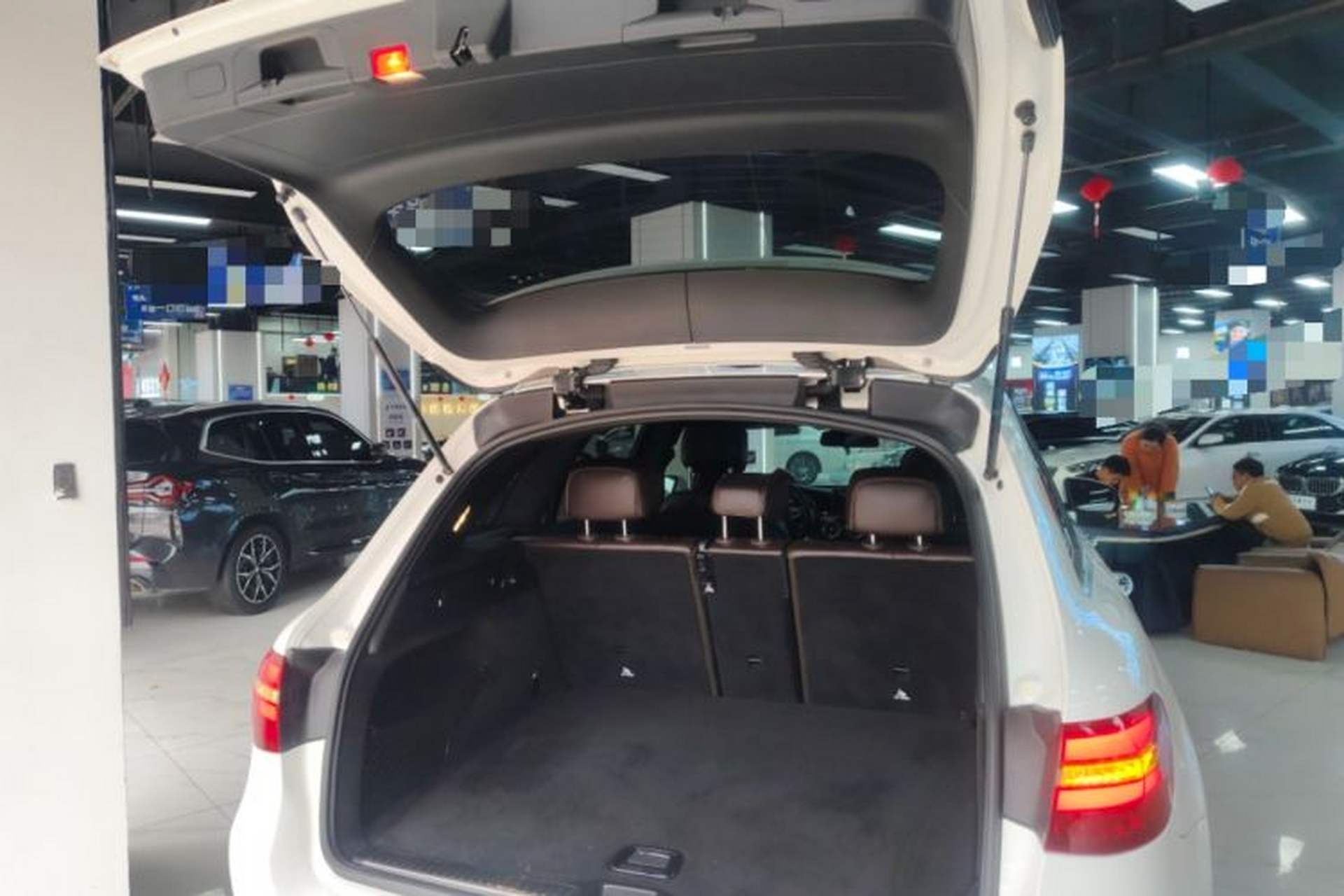 Used Mercedes-Benz GLC 2019 Facelift GLC 260 L 4MATIC Luxury Model Trunk