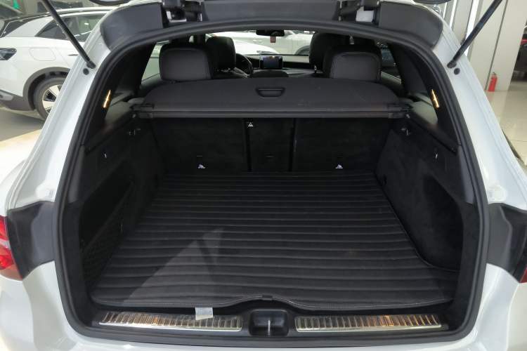 Used Mercedes-Benz GLC 2019 GLC 260 L 4MATIC Dynamic Model Trunk