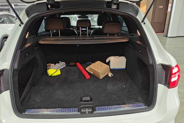 Used Mercedes-Benz GLC 2019 GLC 260 L 4MATIC Dynamic Model Trunk