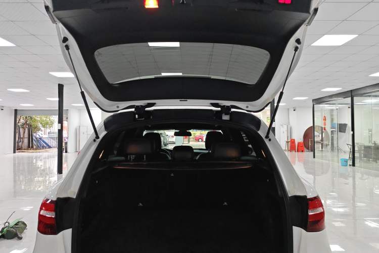 Used Mercedes-Benz GLC 2019 GLC 260 L 4MATIC Dynamic Model Trunk