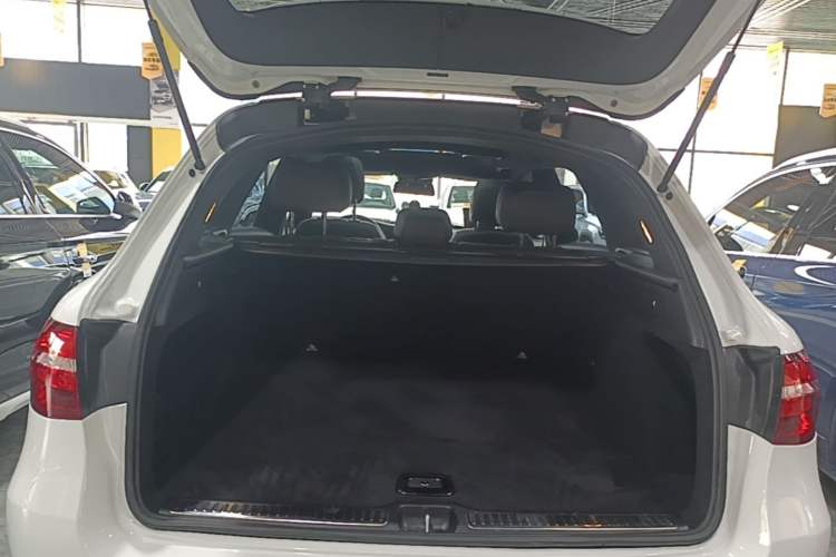 Used Mercedes-Benz GLC 2019 Refreshed GLC 300 L 4MATIC Dynamic Edition Trunk
