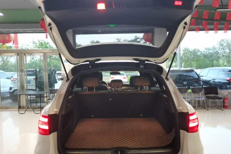 Used Mercedes-Benz GLC 2019 GLC 200 L 4MATIC Trunk