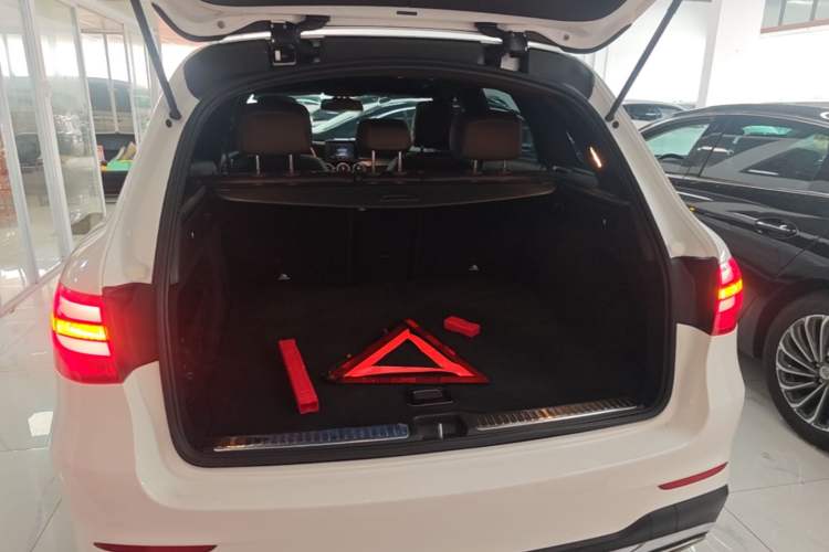 Used Mercedes-Benz GLC 2019 GLC 260 L 4MATIC Dynamic Model Trunk