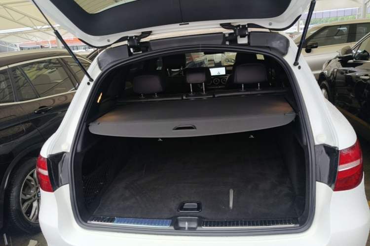 Used Mercedes-Benz GLC 2019 Facelift GLC 260 L 4MATIC Luxury Model Trunk