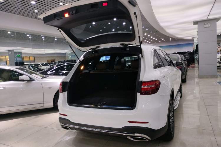 Used Mercedes-Benz GLC 2019 GLC 260 L 4MATIC Dynamic Model Trunk
