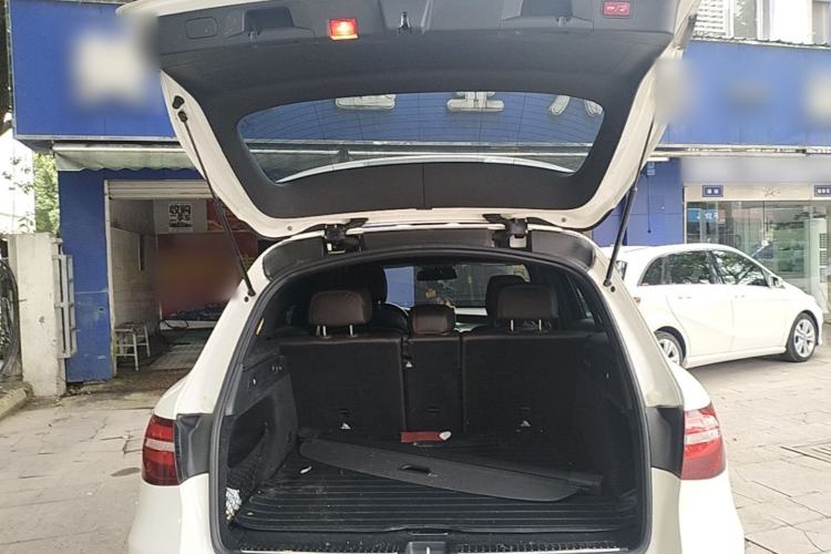 Used Mercedes-Benz GLC 2019 GLC 260 4MATIC Luxury Model Trunk