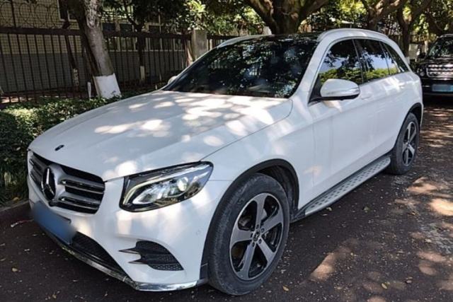 Ojetý Mercedes-Benz GLC 2019 GLC 260 4MATIC Luxury Model