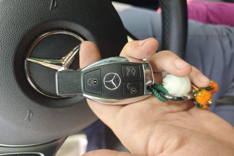 Used Mercedes-Benz GLC 2019 GLC 300 L 4MATIC Dynamic Model Vehicle Key