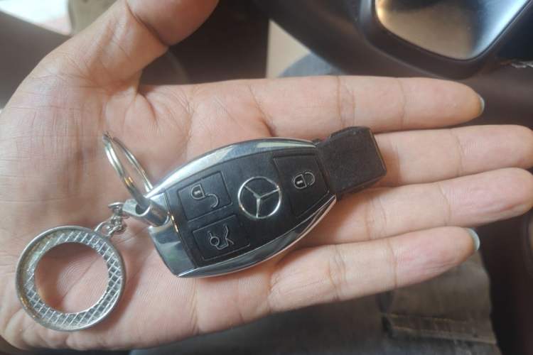 Used Mercedes-Benz GLC 2019 GLC 260 L 4MATIC Dynamic Model Vehicle Key