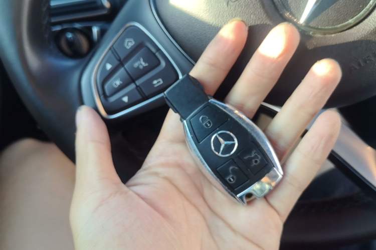 Used Mercedes-Benz GLC 2019 GLC 260 L 4MATIC Dynamic Model Vehicle Key