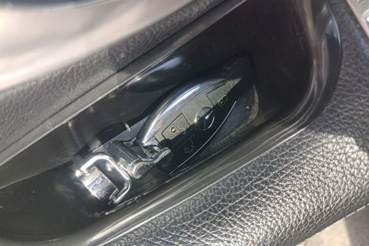 Used Mercedes-Benz GLC 2019 GLC 260 L 4MATIC Luxury Model Vehicle Key