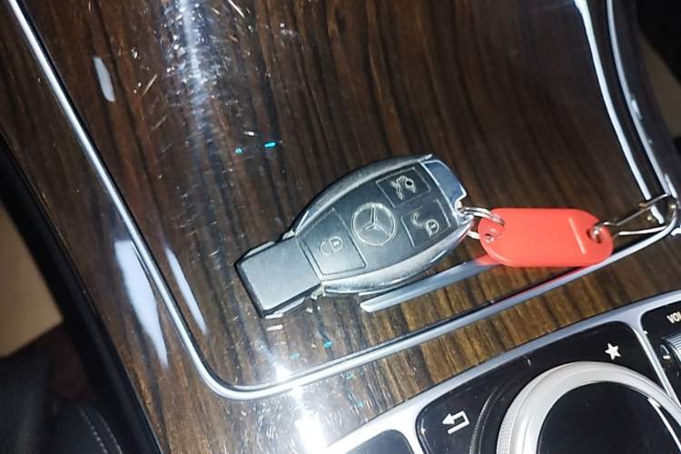 Used Mercedes-Benz GLC 2019 GLC 260 L 4MATIC Dynamic Model Vehicle Key