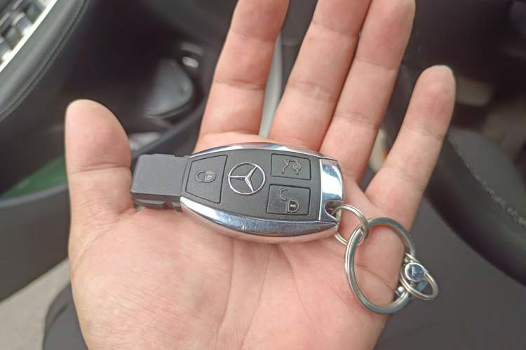 Used Mercedes-Benz GLC 2019 GLC 260 L 4MATIC Dynamic Model Vehicle Key