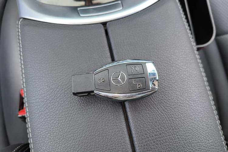 Used Mercedes-Benz GLC 2019 Facelift GLC 260 L 4MATIC Luxury Model Vehicle Key