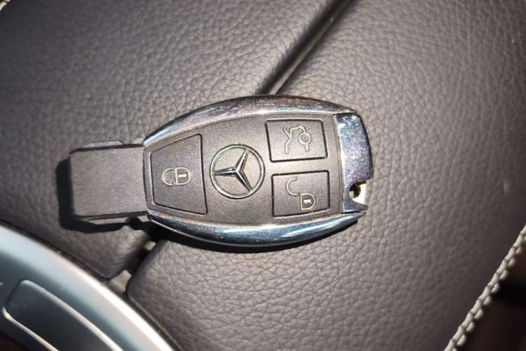 Used Mercedes-Benz GLC 2019 Facelift GLC 260 L 4MATIC Luxury Model Vehicle Key