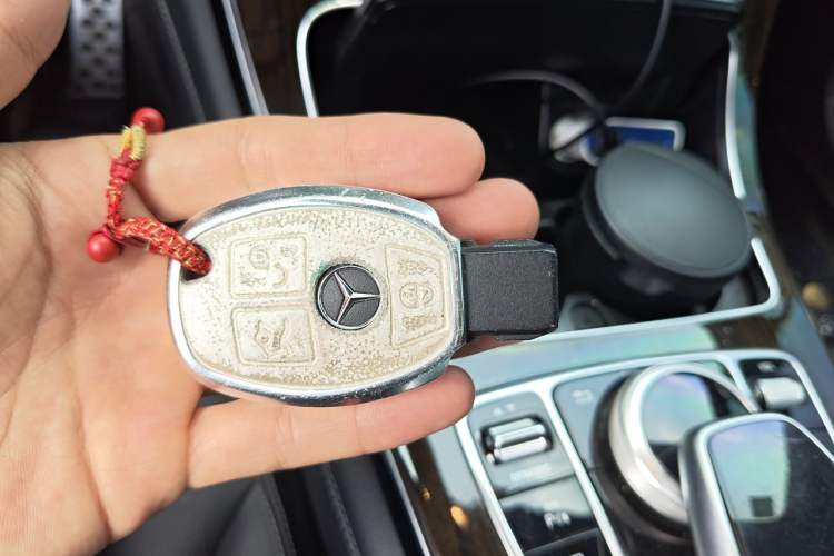 Used Mercedes-Benz GLC 2019 GLC 260 L 4MATIC Dynamic Model Vehicle Key