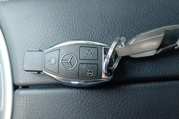 Used Mercedes-Benz GLC 2019 GLC 260 L 4MATIC Dynamic Model Vehicle Key